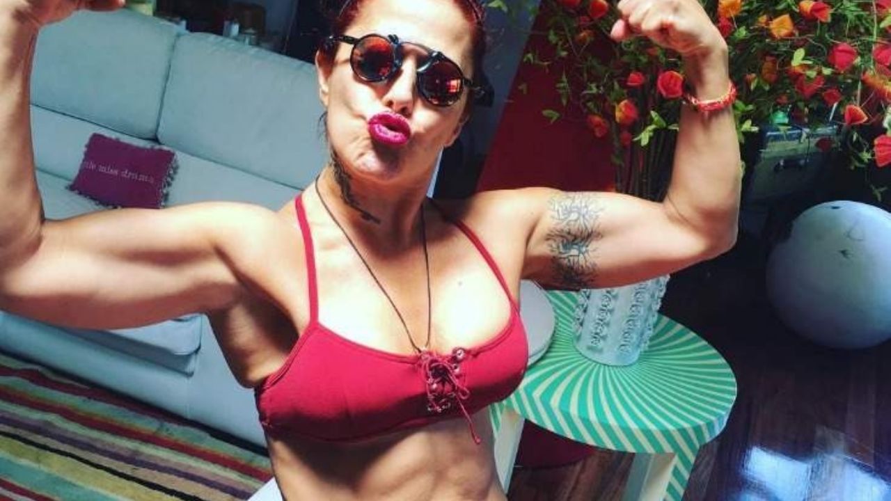 Alejandra Guzmán saca sus más violentos pasos de reggaetón para bailar ‘Con calma’