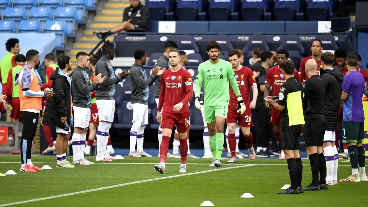El City ‘cumple’ con el pasillo, después le abolla la corona al Liverpool