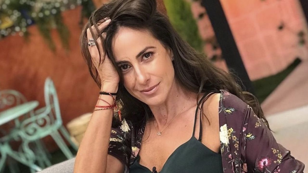Paulina Mercado de ‘Sale el Sol’ luce sus torneadas piernas en diminuto vestido