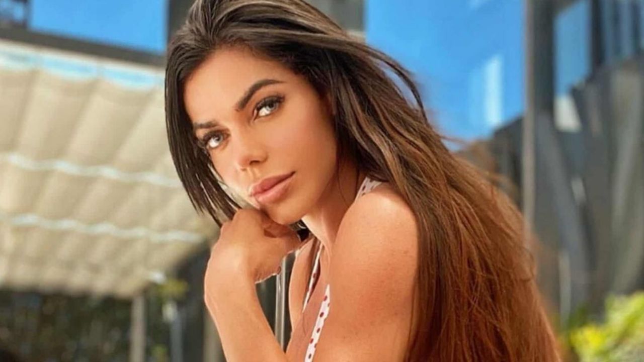 Suzy Cortez muestra su abdomen de acero en pequeño ‘outfit’ de gimnasio