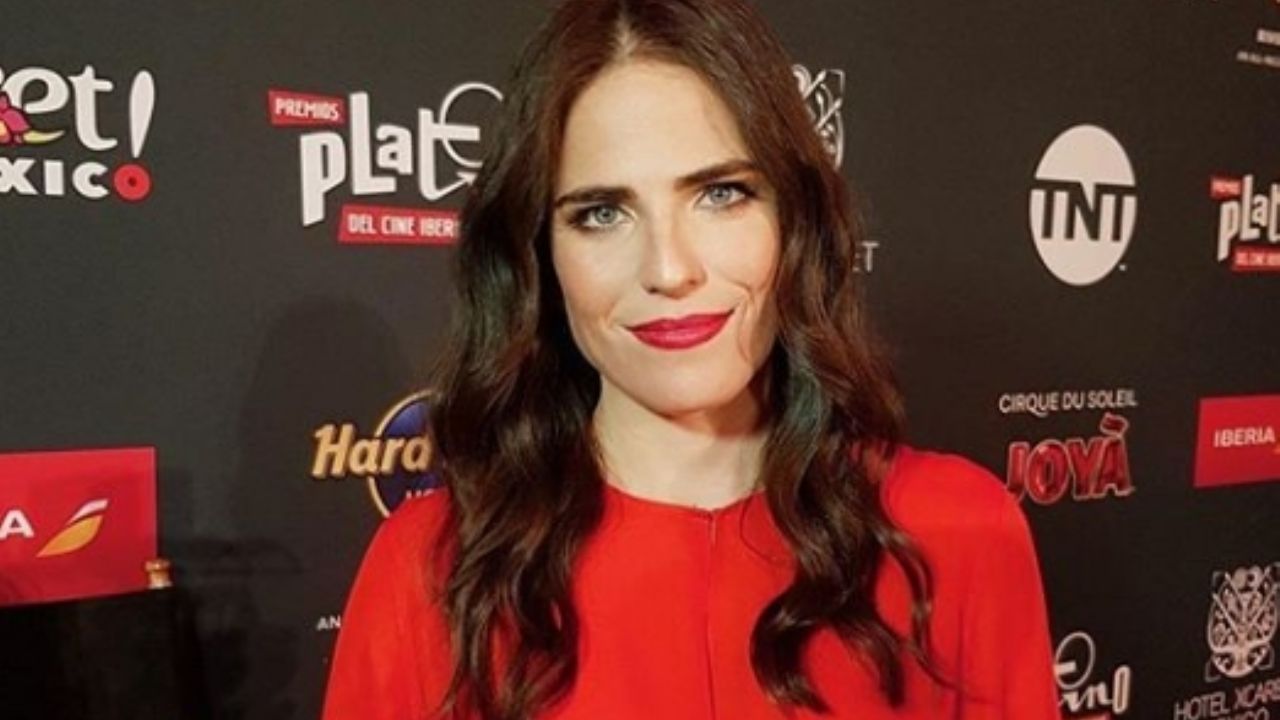 Con foto en la que amamanta a sus dos hijos, Karla Souza honra la fortaleza de las mamás