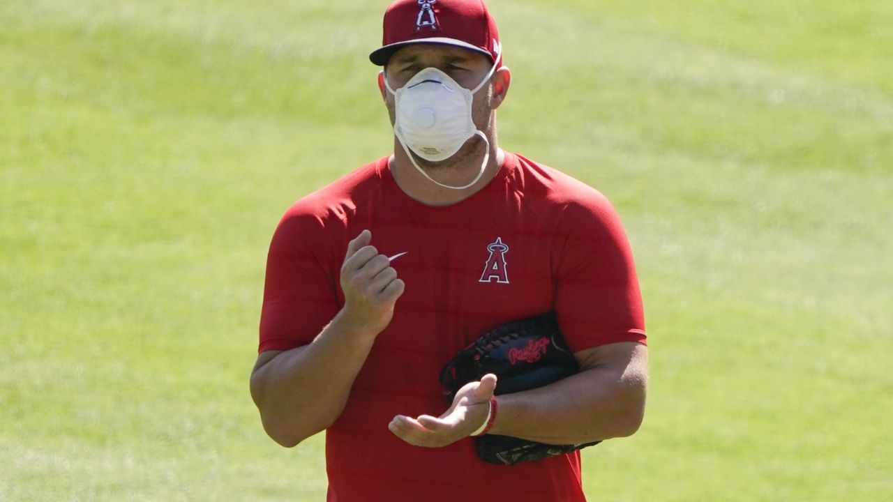 Con un bebé en camino, Mike Trout analiza si jugará esta temporada en GL