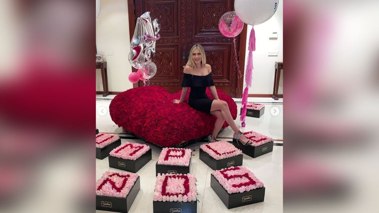 Novia del ‘Canelo’, presume su cuerpazo junto a sus costosos regalos: “¡Mamasota!”