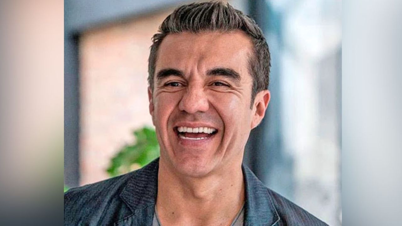 Adrián Uribe sorprende a fan que tiene una dura batalla contra el cáncer