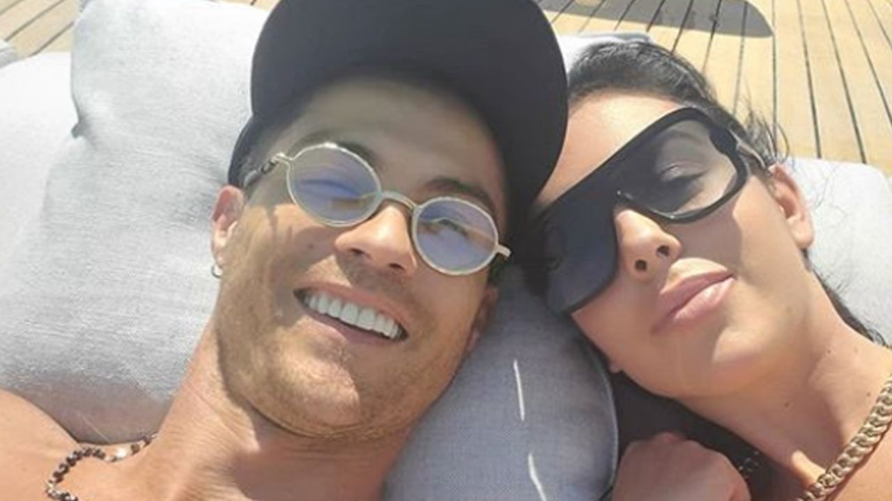 Georgina Rodríguez, novia de CR7, se relaja en yate con tremendo bikini negro