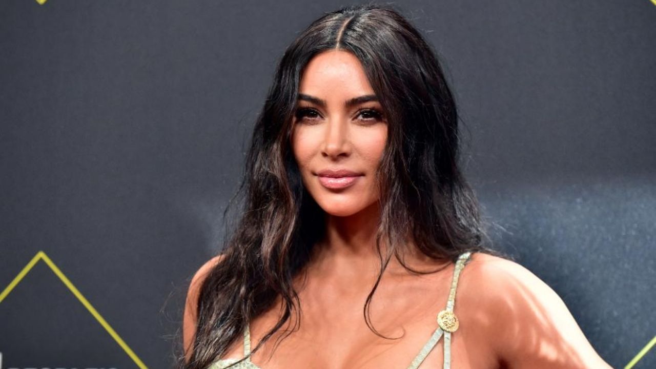 ‘Tunden’ a Kim Kardashian en redes tras lucir su nuevo look: “Parece la Kimberly”