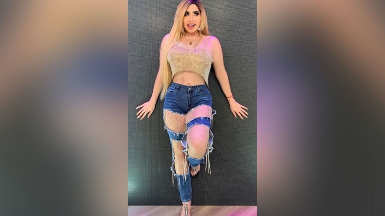 ‘La Bebeshita’ deleita pupilas al posar con coqueto disfraz de una de ‘Las Chicas Superpoderosas’