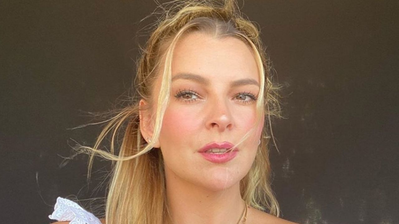 Marjorie de Sousa olvida problemas con Julián Gil y se deja ver en bikinazo