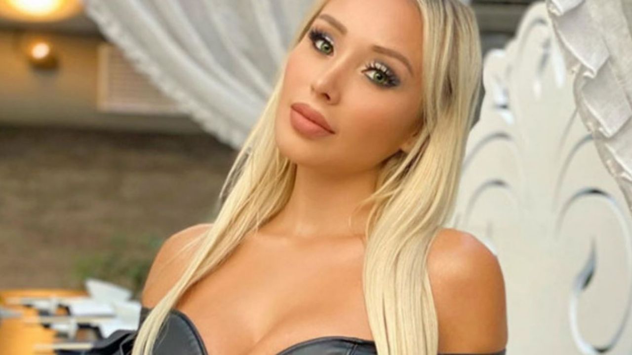 Daniella Chávez muestra lo mucho que extraña la playa con pequeñísimo traje de baño