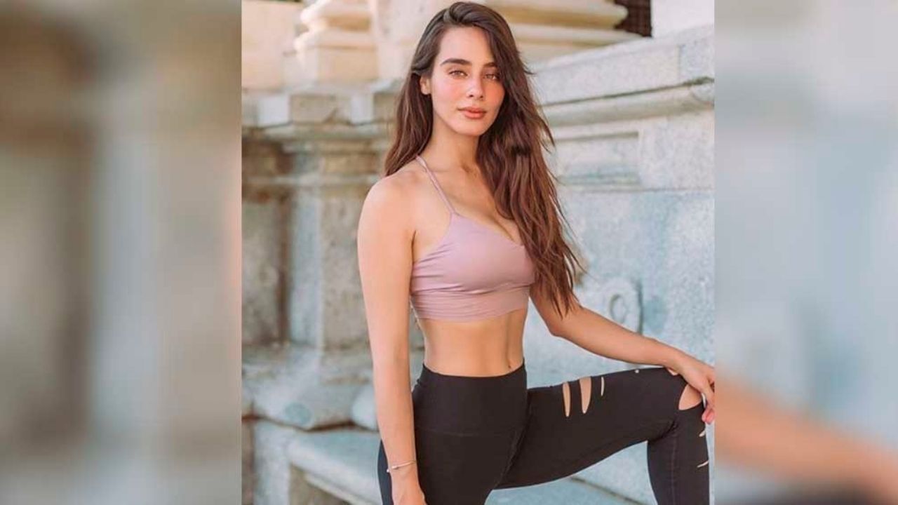 Actriz de Televisa posa sin ropa para revista y muestra sus estrías con orgullo