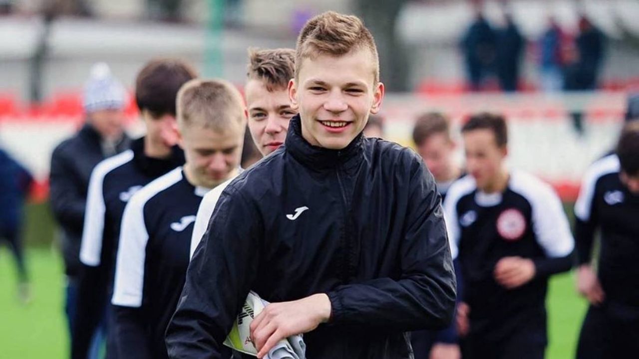 VIDEO: Impactante momento en el que un rayo golpea a futbolista de 16 años en Rusia