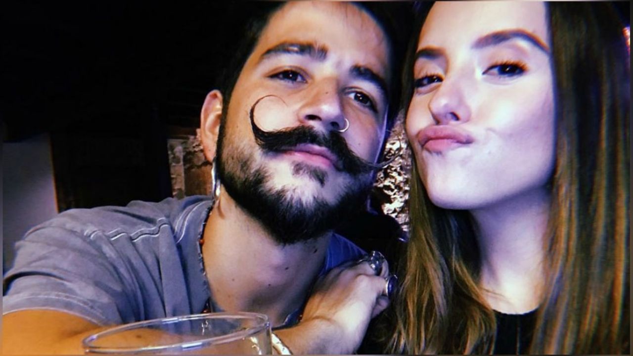 “¡No le presta atención!”: Camilo presume romántica foto con Evaluna y redes estallan