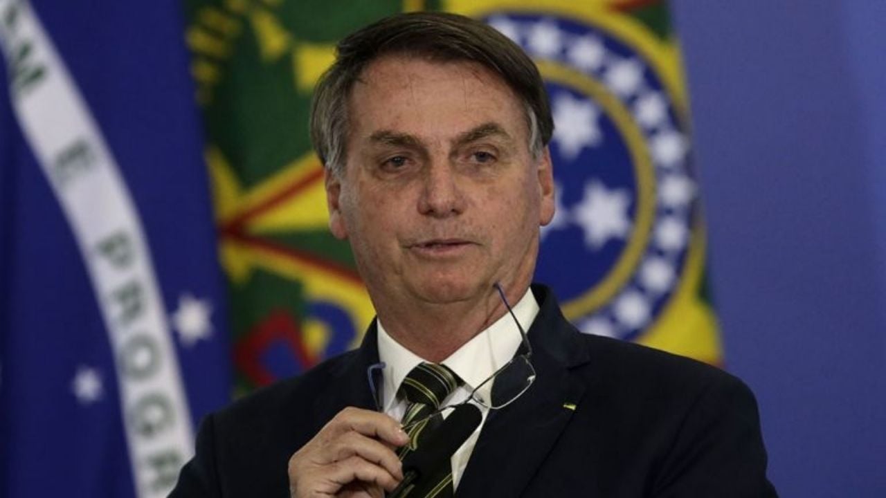 Bolsonaro va en contra de la ley una vez más; veta uso de mascarillas en prisiones