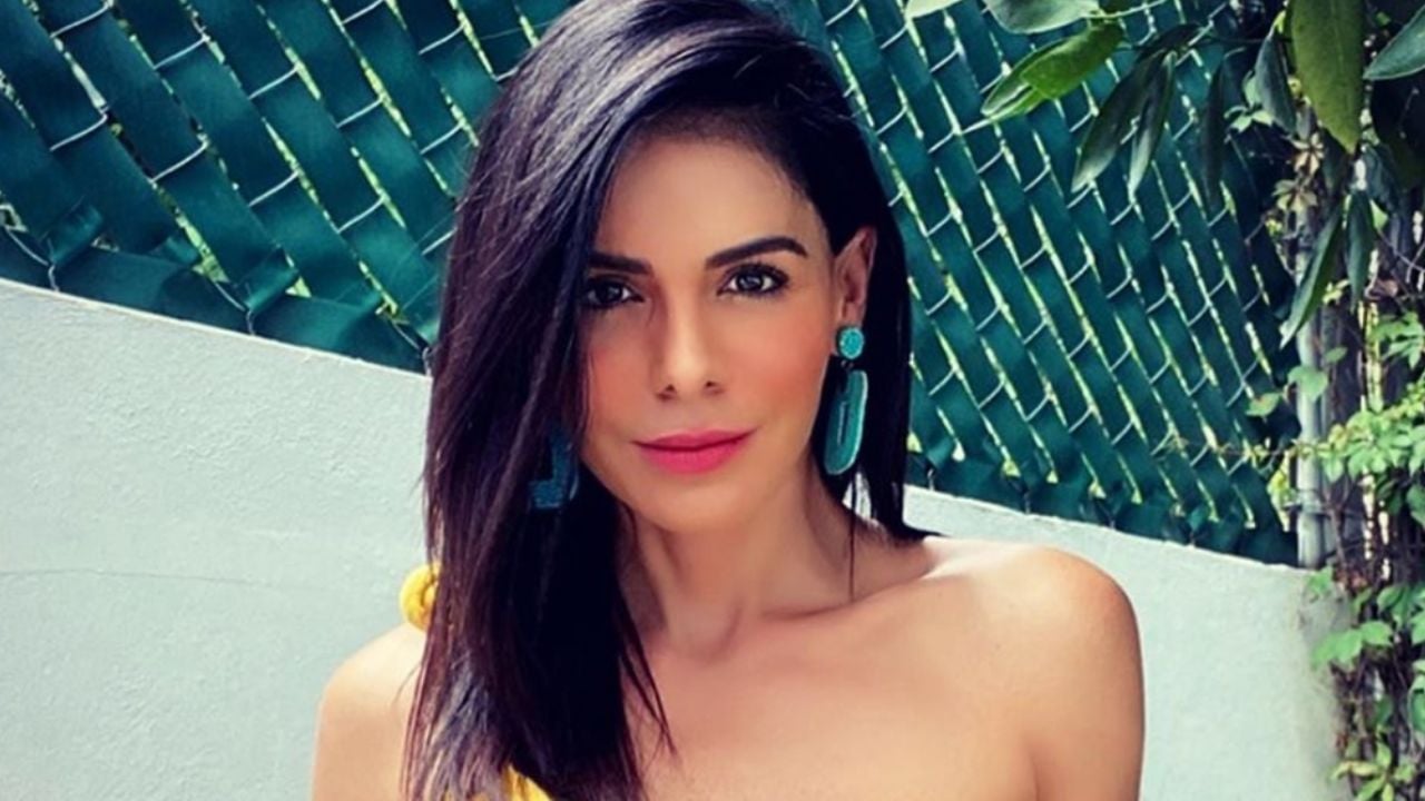 Vanessa Arias, actriz de TV Azteca, luce traje de baño de leopardo desde Cancún