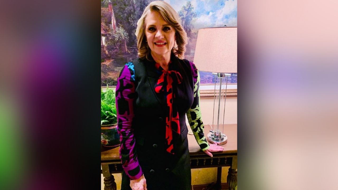 Érika Buenfil alegra el martes al bailar al ritmo de ‘La Diosa de la Cumbia’