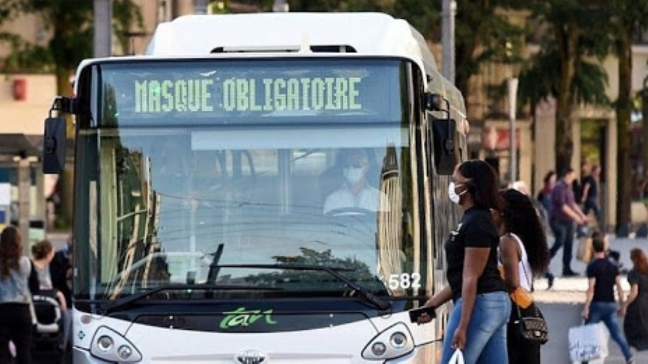 Chofer de autobús sufre muerte cerebral al ser golpeado por pasajeros en Francia