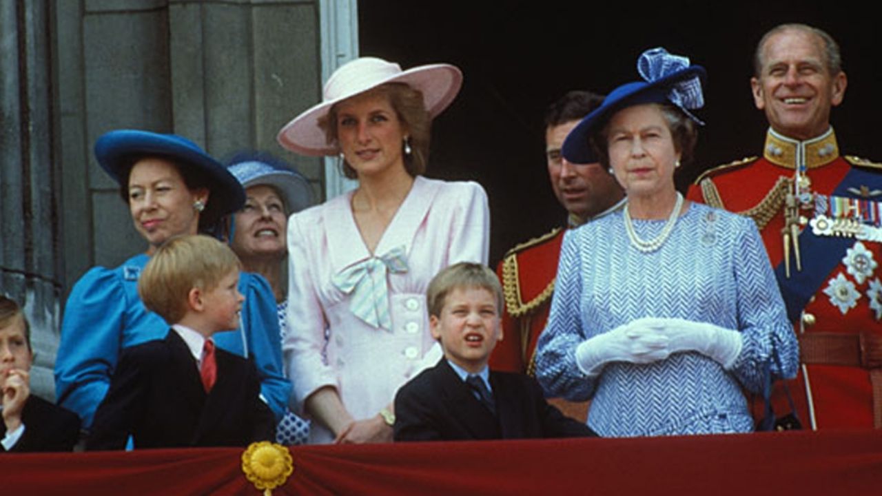 No solo de Lady Di, la Reina Isabel II también se habría deshecho de este miembro por “vergüenza”