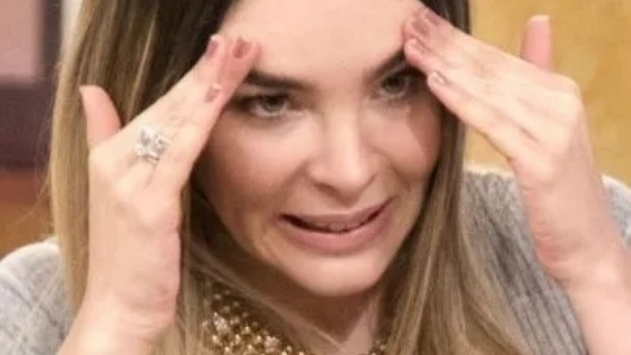 Conductora de ‘Hoy’ exhibe a Belinda por “robarse” outfit que usó en video del hijo de Chapoy