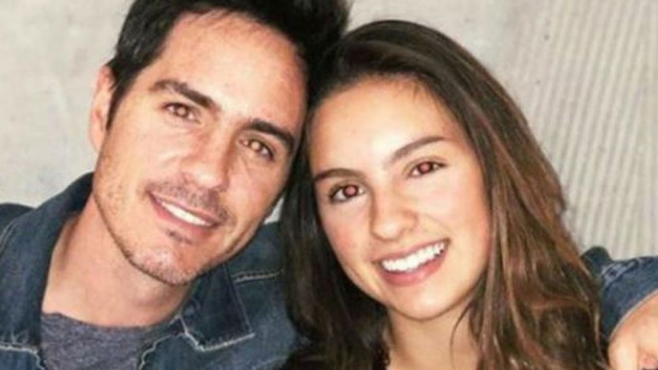 Mauricio Ochmann presume a su bella hija mayor desde la playa: “Mi princesa”