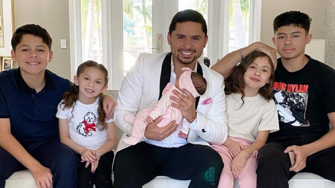 VIDEO: Larry Hernández comparte tierno momento con su hija recién nacida
