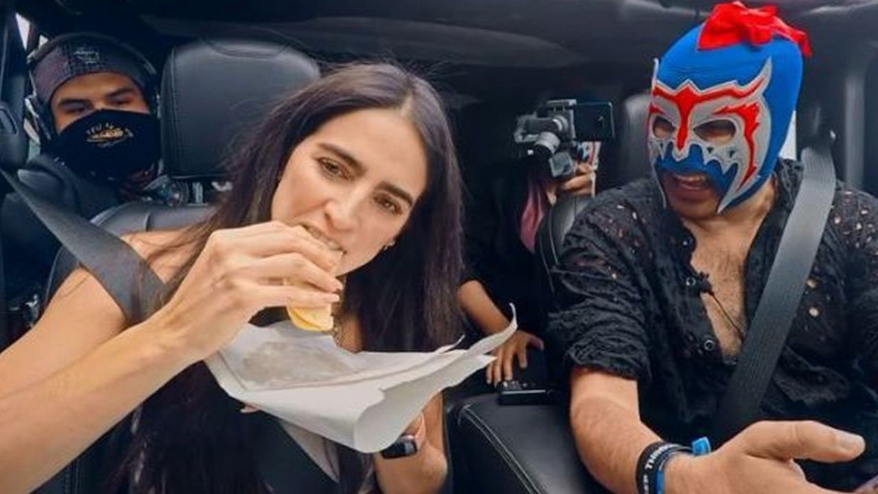 Bárbara de Regil se olvida de las dietas y se come unos “grasosos tacos callejeros”