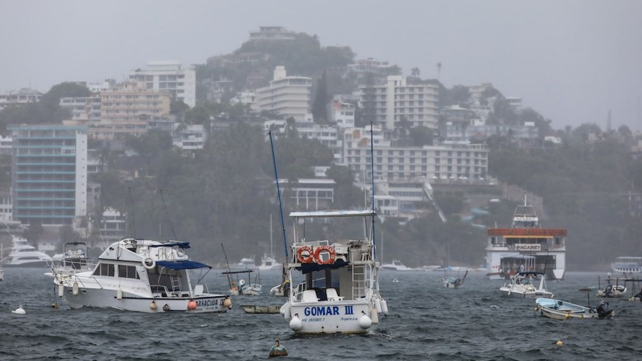 ‘Cristina’ podría convertirse en huracán; amenaza a cuatro estados de México