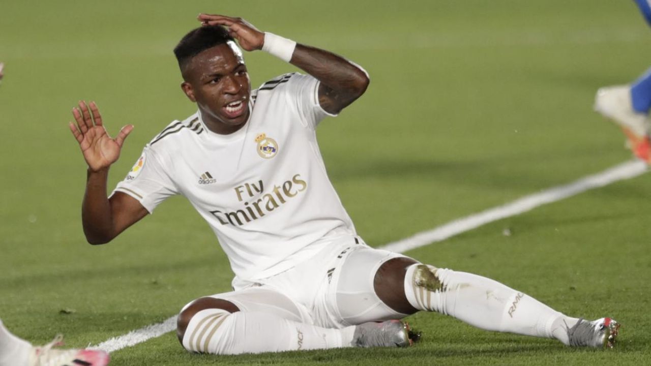 Vinicius no se entrena con el Real Madrid por duda en prueba de Covid-19
