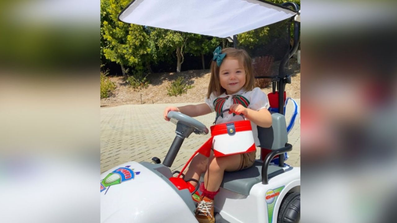 ¡Cuántos lujos! Así de grande se ve la hija del ‘Canelo’ al disfrutar de costosa carriola