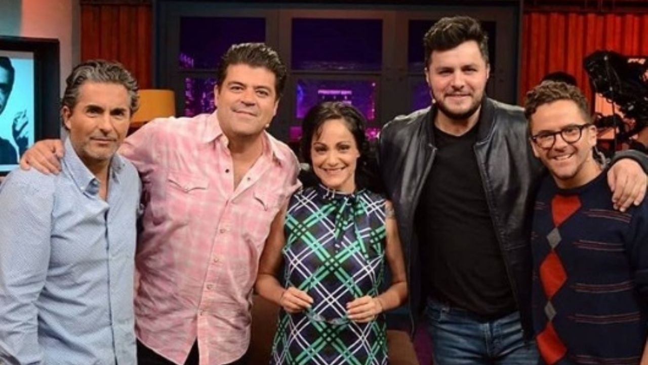 Tras dejar TV Azteca e ingresar a proyecto en Televisa, cantante confiesa que era obsesiva