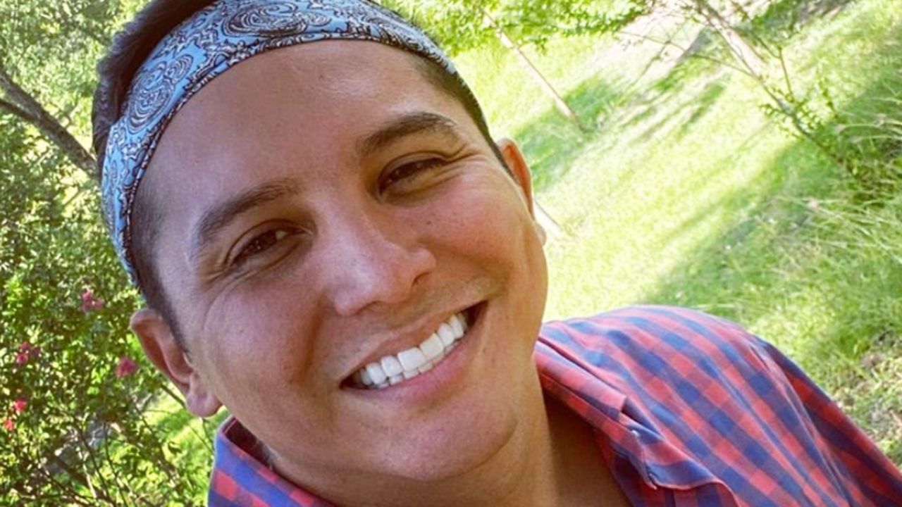 ¡Increíble! Edwin Luna muestra foto de su infancia al lado de su fallecido padre