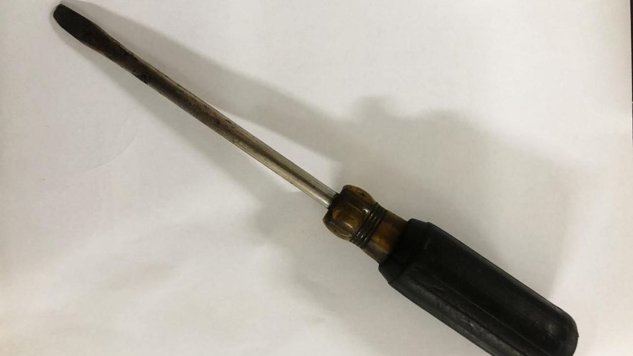 Hermosillo: Asesinan a un hombre al clavarle un desarmador en el cuello