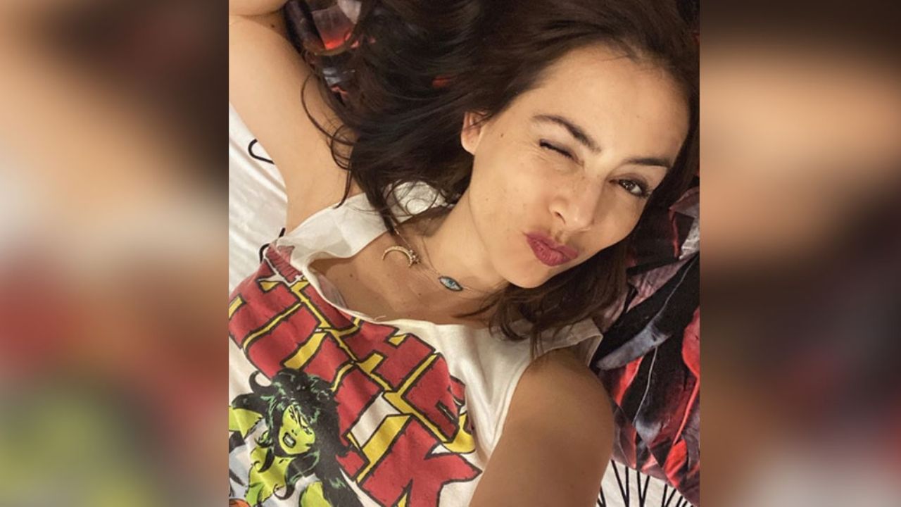 Claudia Lizaldi causa furor en redes al dejar ver hasta el último defecto