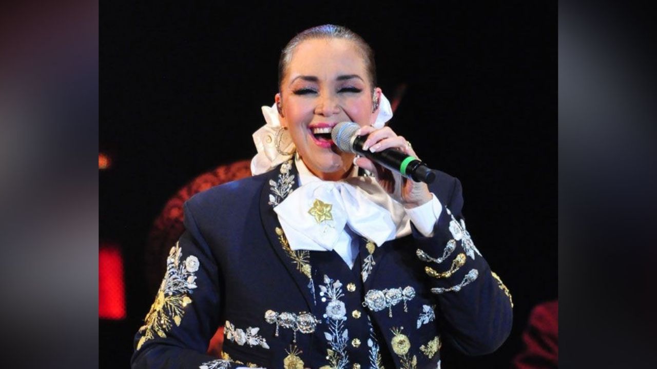 Aída Cueva se olvida de la polémica con Carlos Cuevas y sale a apoyar a los mariachis en Garibaldi