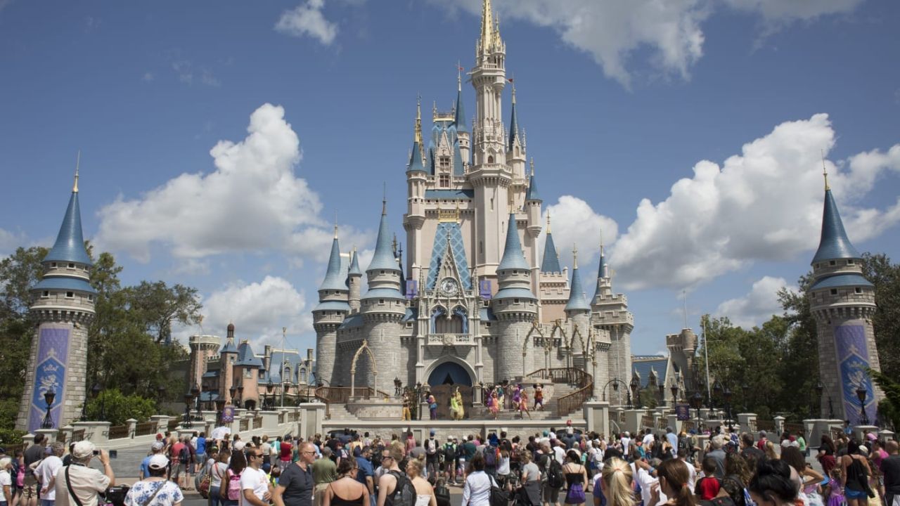 Pese al aumento de casos de Covid-19, Florida reabrirá dos parques de Disney