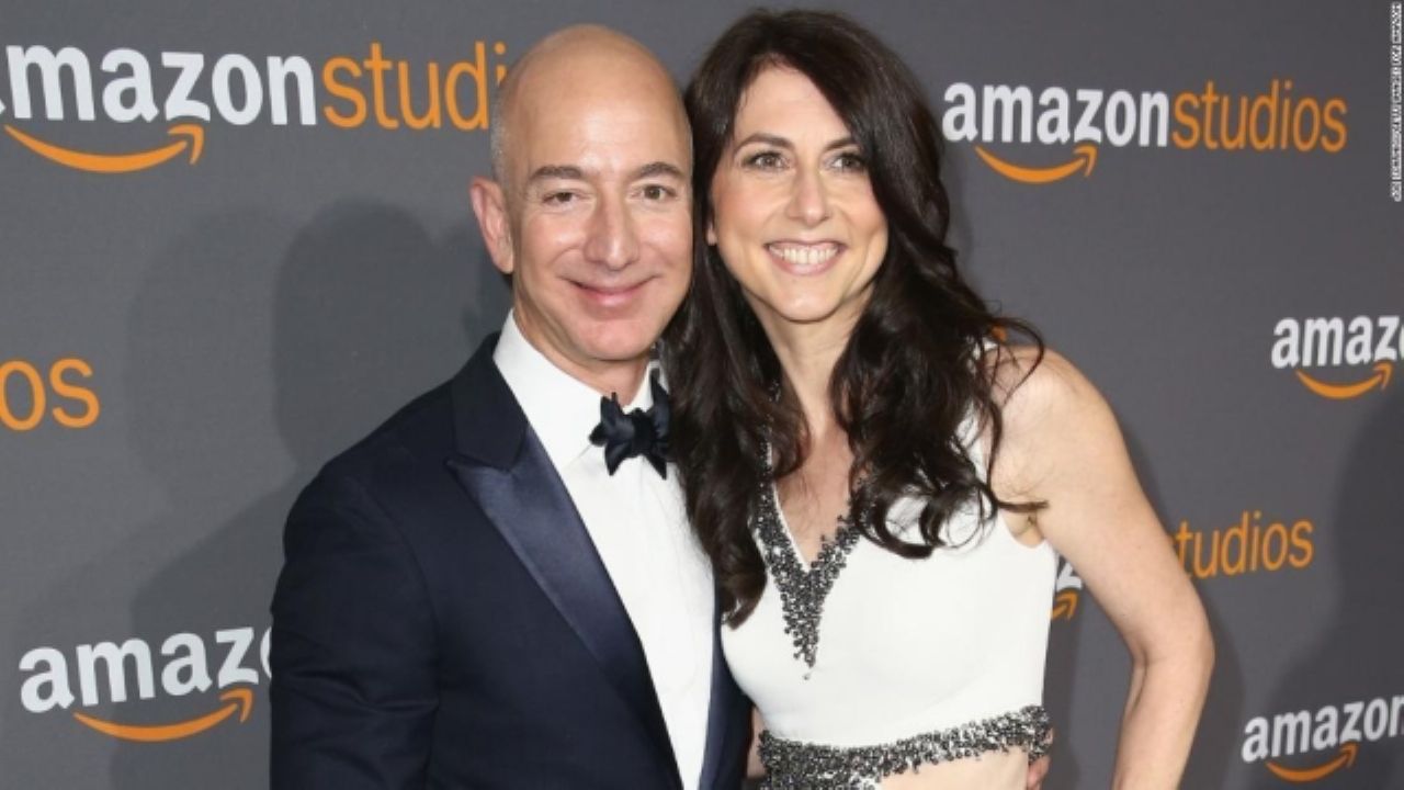 MacKenzie Bezos, exesposa del fundador de Amazon, es ahora la mujer más rica de EU