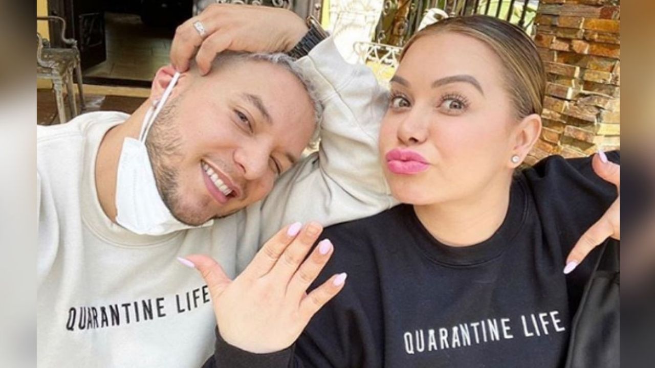 Esposo de Chiquis Rivera estalla contra quienes no creen en su contagio: “Vengan a besarnos”
