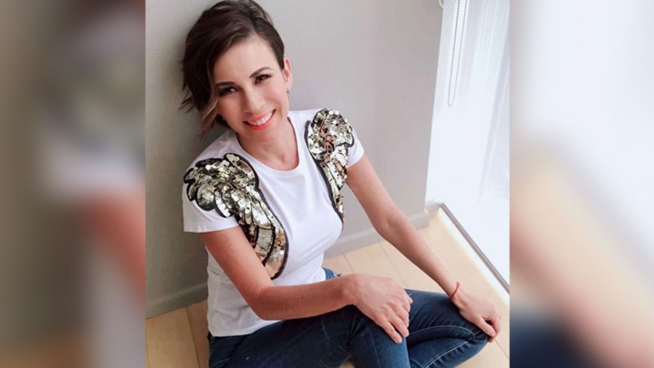 Ingrid Coronado se asolea en la playa y presume lo guapa que luce en su cumpleaños 46