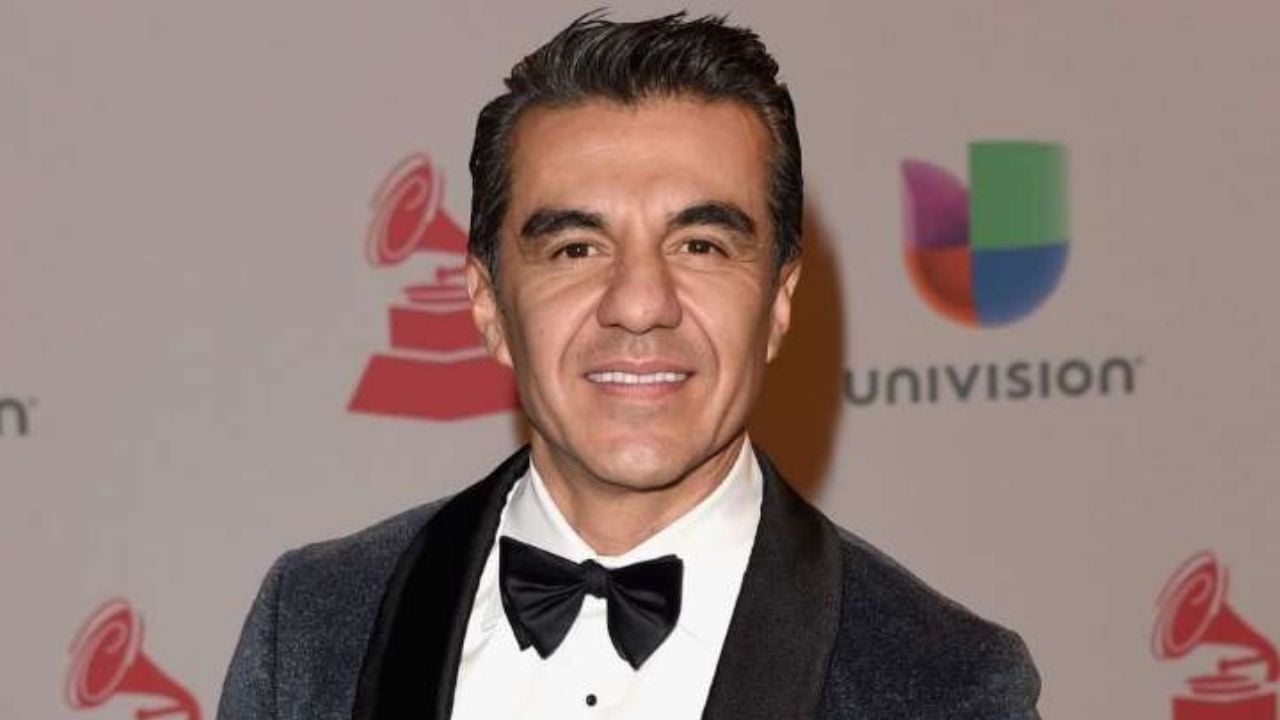 ¿Se va a TV Azteca? Tras duro fracaso en Televisa, dan fuerte noticia a Adrián Uribe