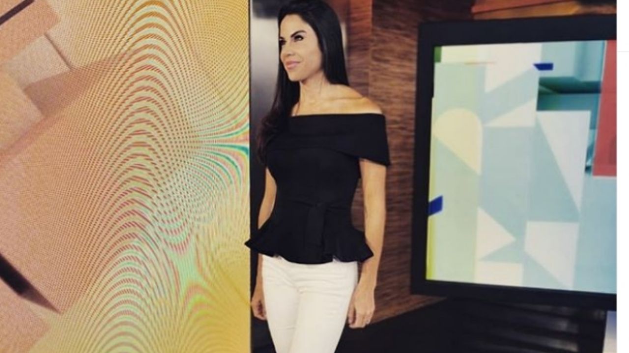 Paola Rojas enamora a todo Televisa al llegar en cautivador vestido negro con encajes