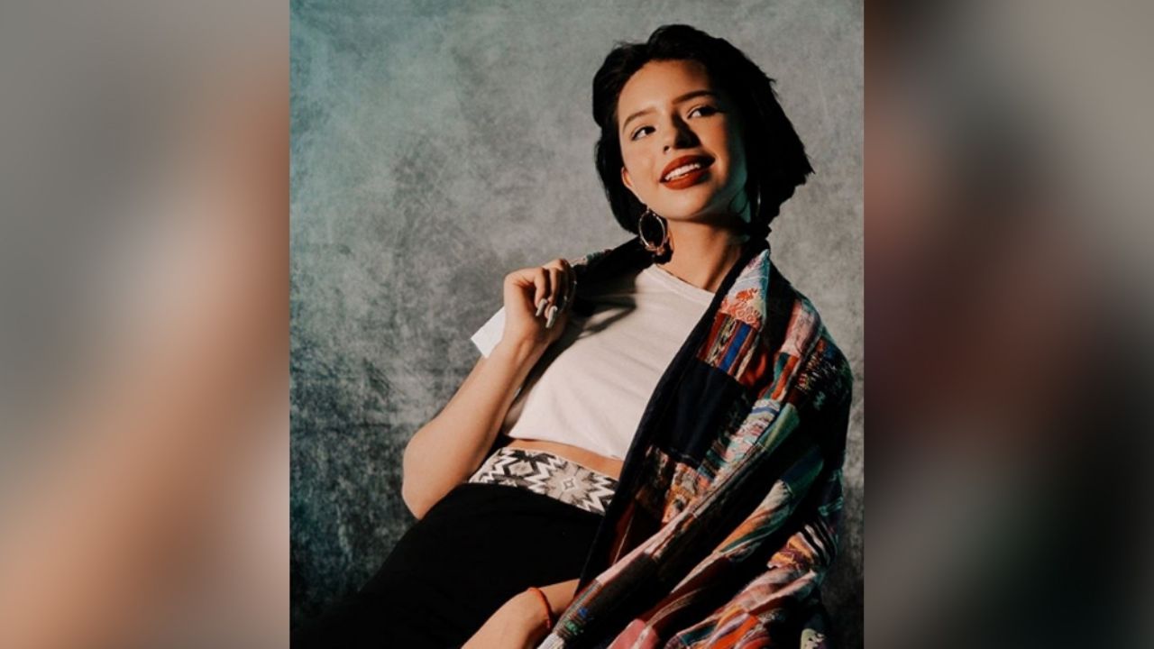 Ángela Aguilar estremece todo Instagram con su impresionante atuendo morado