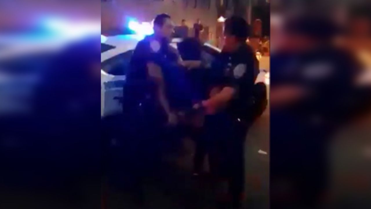 VIDEO: Joven le aplica una llave a un policía que intentaba arrestarlo en NY