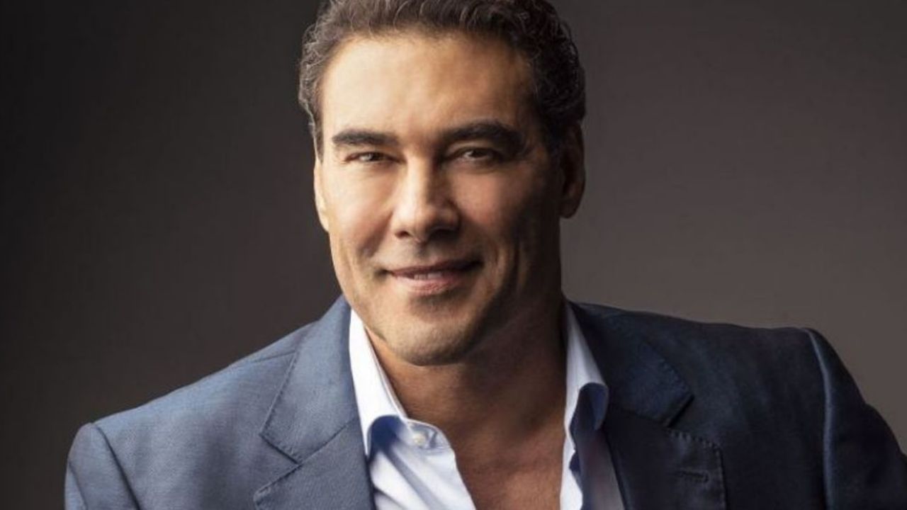 Eduardo Yáñez se hace de críticas por usar cubrebocas que “no sirve de nada”