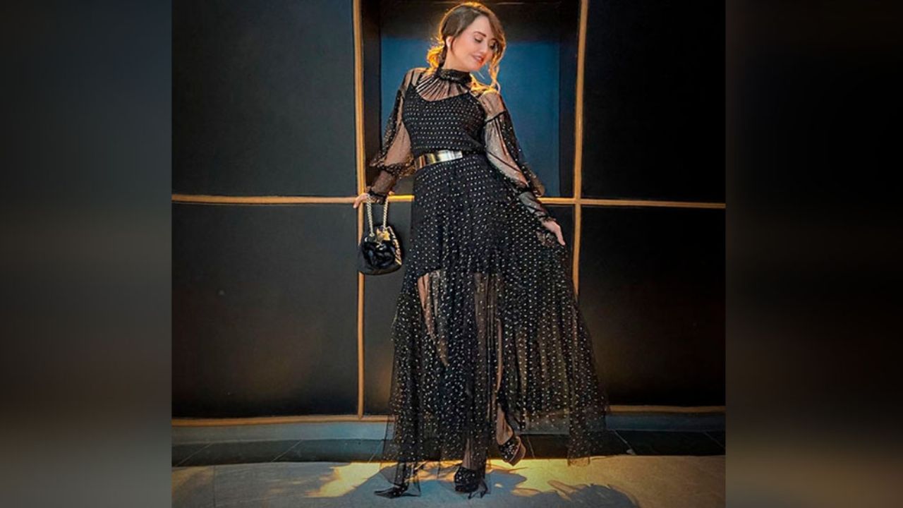 Decepcionada, Andrea Legarreta causa furor en redes al vestirse de gala