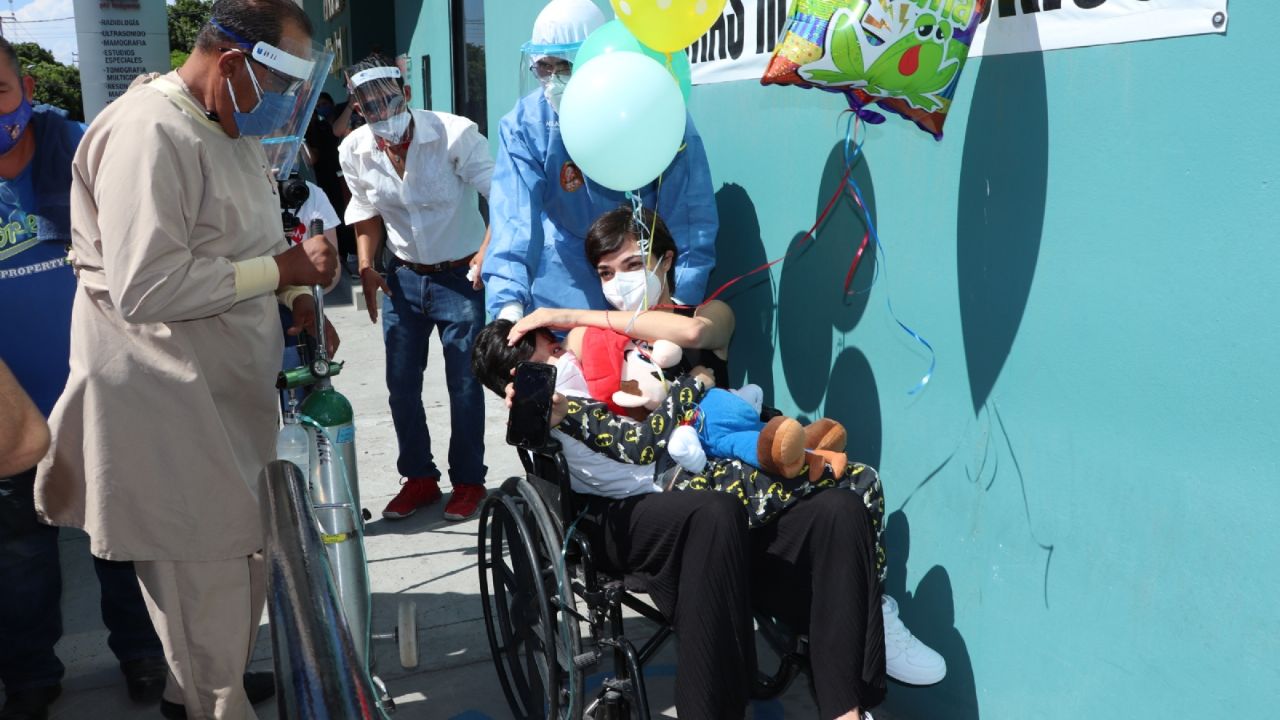 Ciudad Obregón: Carlitos vence al Covid-19 y sale del hospital