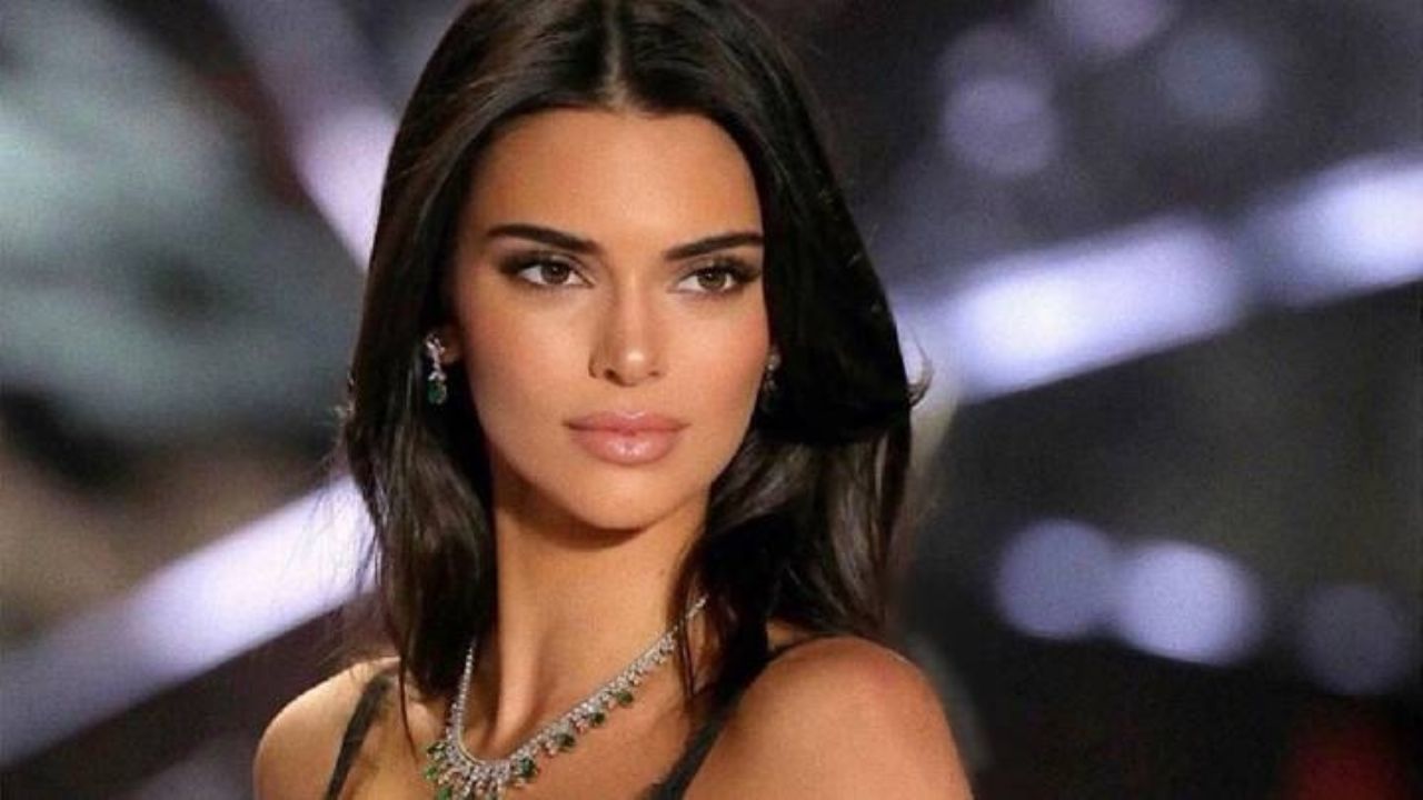 A través del espejo y con ‘outfit’ veraniego, Kendall Jenner enamora a sus seguidores