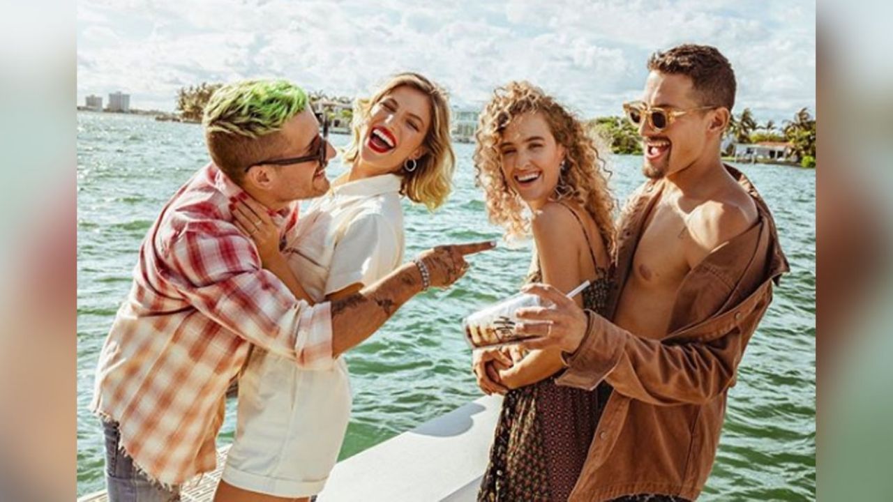 Mau y Ricky sueñan con salir en portada de revista y sus novias crean ‘Caras’