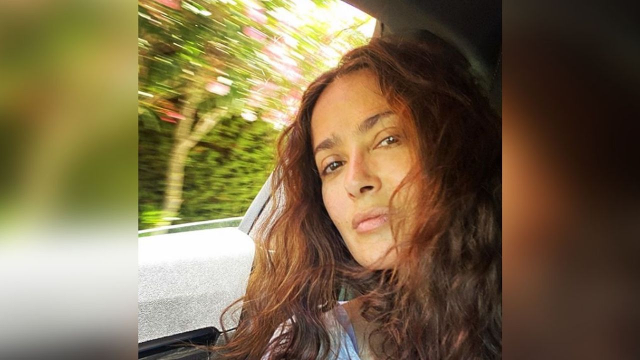 “Pareces loca”: ‘Devoran’ a Salma Hayek por dejarse ver ‘greñuda’ en redes