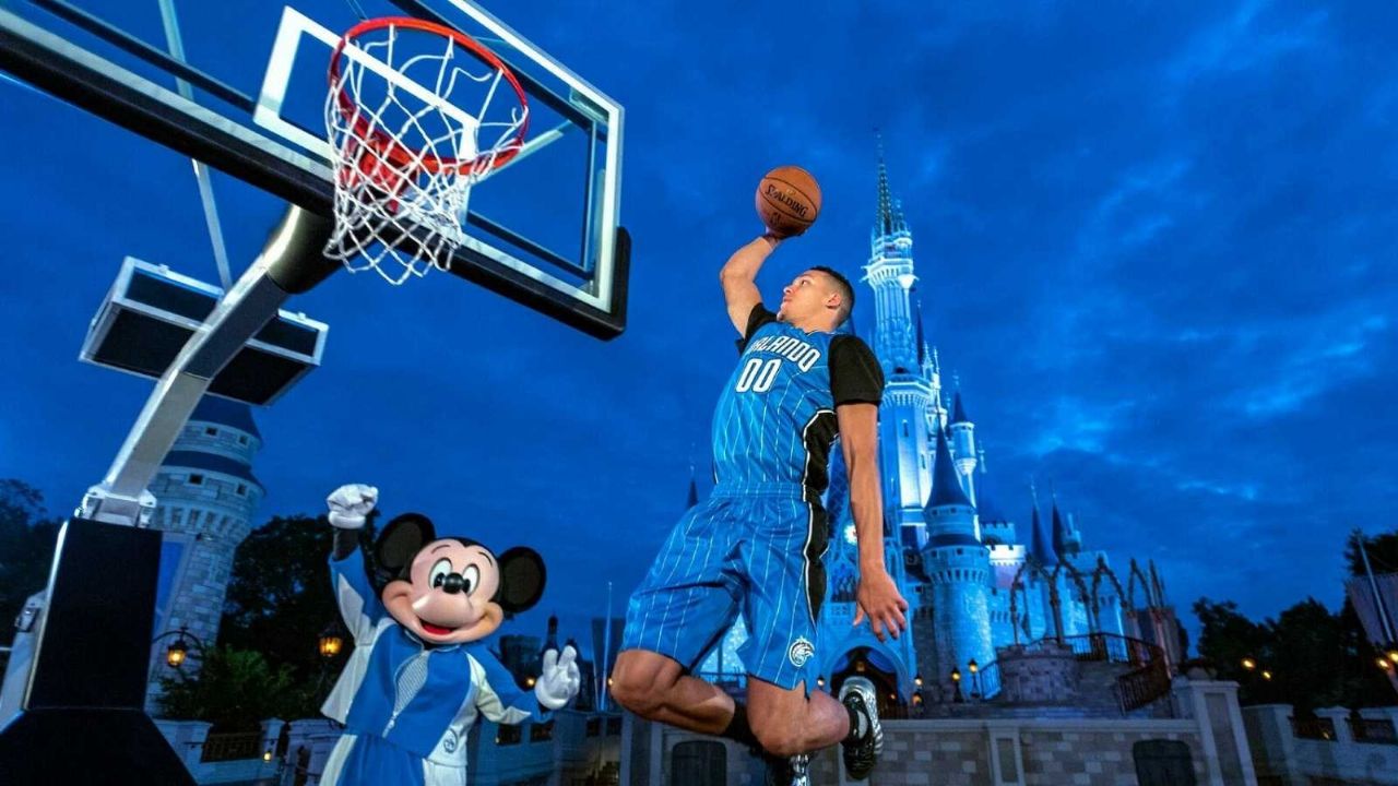 Jugadores de la NBA se mantienen ocupados en la burbuja de Disney