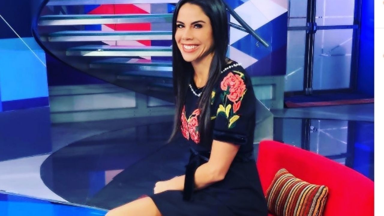 Paola Rojas enamora al lucirse por los pasillos de Televisa más guapa que nunca