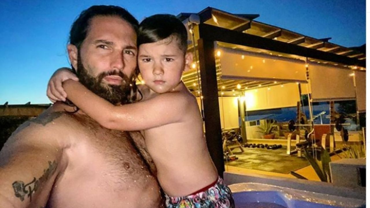 Poncho de Nigris hace cruel broma a su hijo y todo Instagram estalla: “Te pasas de maldito”